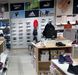 Производство торговых стеллажей для красивого магазина обуви