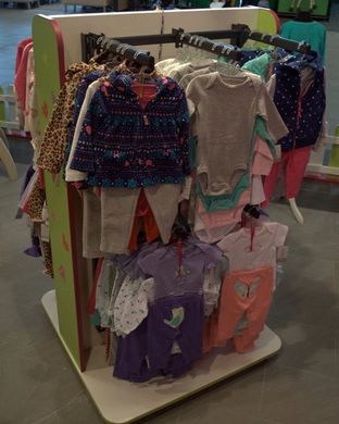 Торговые стойки ВИКО для магазина одежды для детей